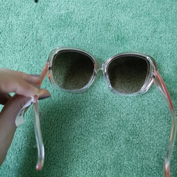 FREE W/ PURCHASE NWT Francesca's clear pink tinted oversized sunglasses - Picture 4 of 6
